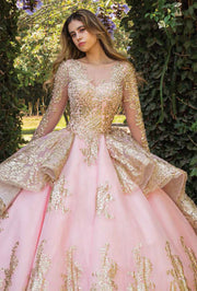 Vestido de Quince Años Dorado Con Blush Manga Larga